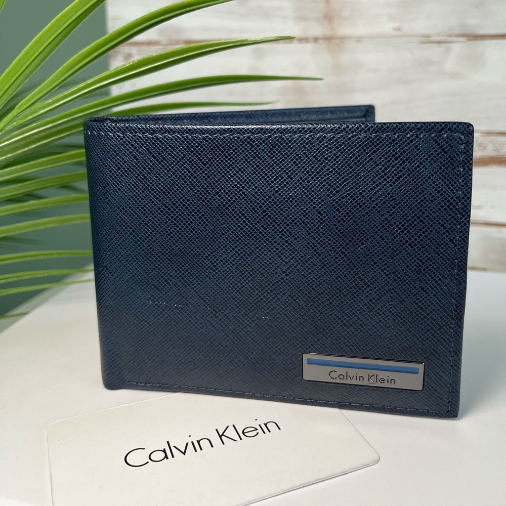 CALVIN KLEIN NAVY LEATHER WALLET -NEW